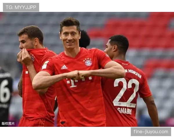 哈兰德与莱万的终结效率对比：时代适配如何影响历史中锋排名