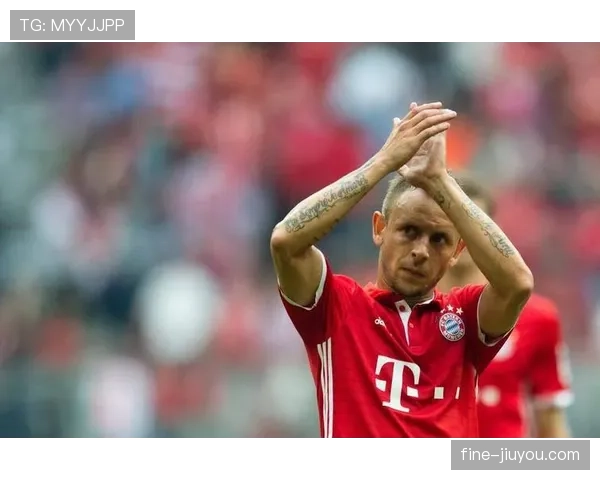 拉菲尼亚这训练完直接冲去夜店的状态，真当自己是铁打的？